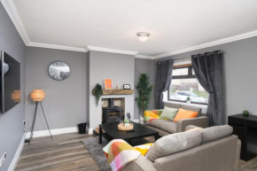 3 Bedroom House - Free Parking